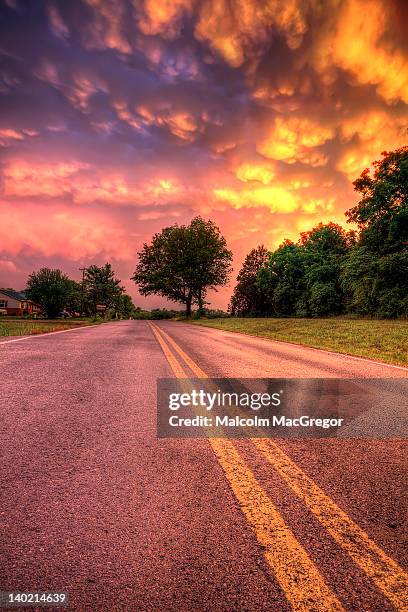 sunset over rural road - murfreesboro stock-fotos und bilder