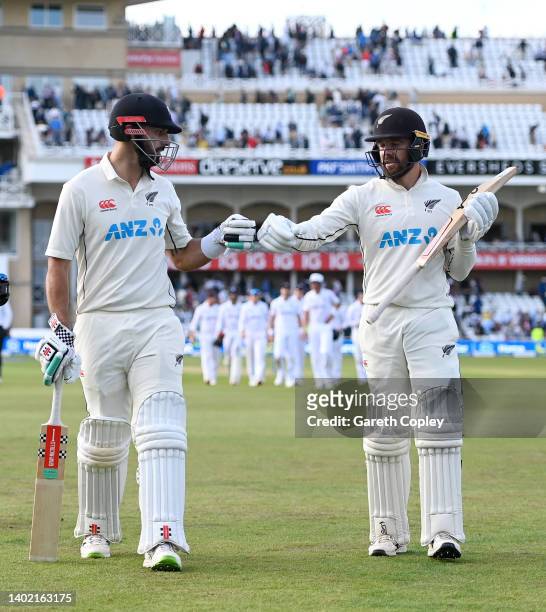 Daryl Mitchell and Tom Blundell of New Zealand leave the field at stumps on day one of Second LV= Insurance Test Match between England and New...