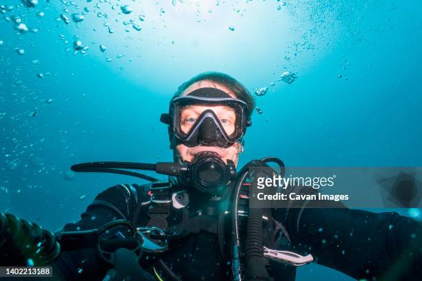 diver taking a selfie on a dive around phuket - scuba diving ストックフォトと画像