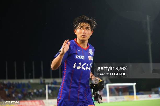 Hidehiro SUGAI of Ventforet Kofu applauds fans after the J.LEAGUE Meiji Yasuda J2 21st Sec. Match between Ventforet Kofu and JEF United Chiba at JIT...