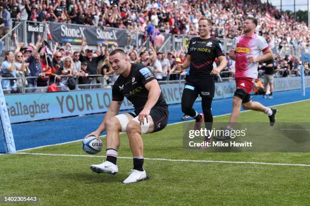 Ben Earl of Saracens goes over to score their side's third try during the Gallagher Premiership Rugby Semi-Final match between Saracens and...