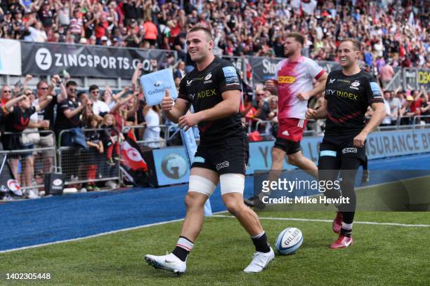 Ben Earl of Saracens celebrates after scoring their side's third try during the Gallagher Premiership Rugby Semi-Final match between Saracens and...