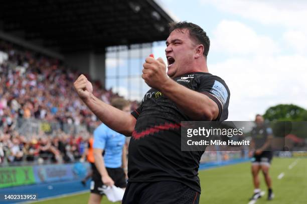 Jamie George of Saracens celebrates their side's fifth try scored by Ben Earl of Saracens during the Gallagher Premiership Rugby Semi-Final match...
