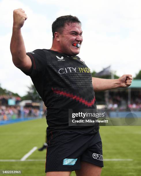 Jamie George of Saracens celebrates their side's fifth try scored by Ben Earl of Saracens during the Gallagher Premiership Rugby Semi-Final match...