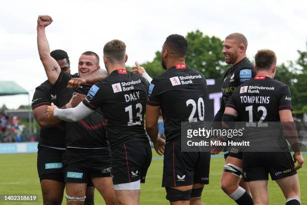 Ben Earl of Saracens celebrates with team mates after scoring the last try of the match during the Gallagher Premiership Rugby Semi-Final between...