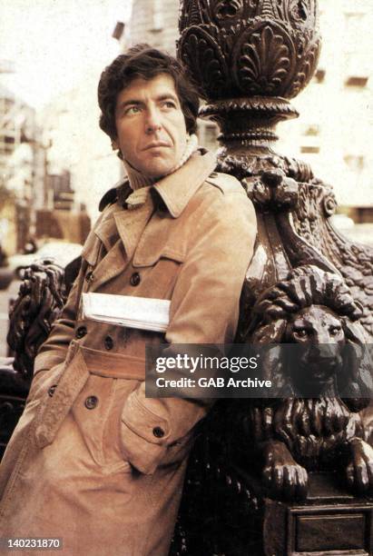 Photo of Canadian singer and songwriter Leonard Cohen posed in 1972.