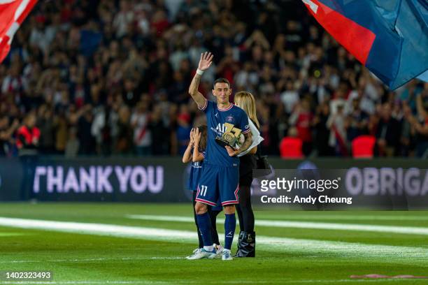 Angel Di Maria, his wife Jorgelina Cardoso and their children thank the fans after the Ligue 1 Uber Eats match between Paris Saint Germain and FC...