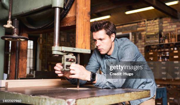 woodworker at work - människor stockfoto's en -beelden