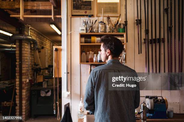 woodworker at work - människor imagens e fotografias de stock