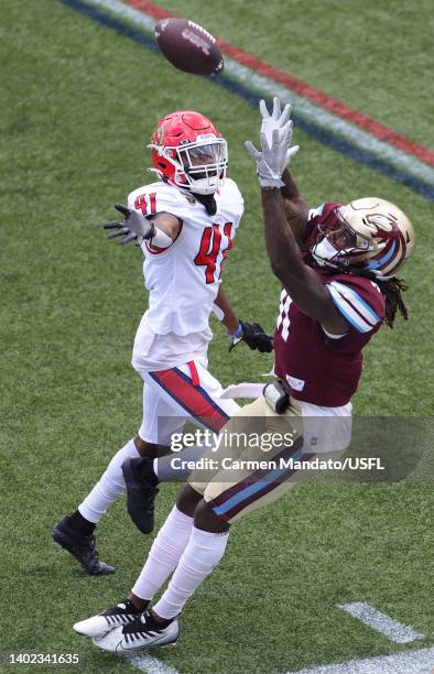 La'Michael Pettway of the Michigan Panthers misses the catch as De'Vante Bausby of the New Jersey Generals attempts to defend in the first quarter of...
