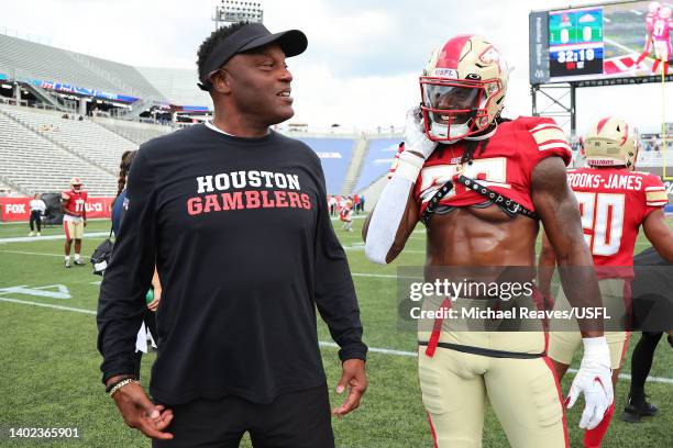 Head coach Kevin Sumlin of the Houston Gamblers talks with Bo Scarbrough of the Houston Gamblers during warm ups before the game against the...