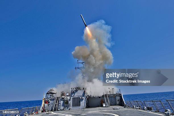 uss barry launches a tomahawk cruise missile. - missile launch stock pictures, royalty-free photos & images