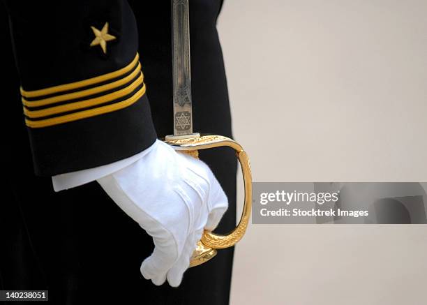 a u.s. naval academy midshipman stands at attention. - cadet - fotografias e filmes do acervo