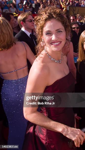 Amy Brenneman arrives at the 52nd Emmy Awards Show at the Shrine Auditorium, September 10, 2000 in Los Angeles, California.