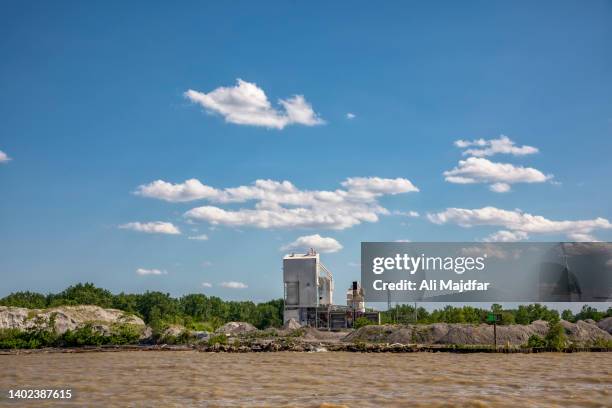 lime and  stone factory at lake erie shore - lime quarry ストックフォトと画像