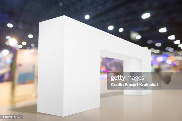 white square archway for trade fair or event. - messe stand stock-fotos und bilder