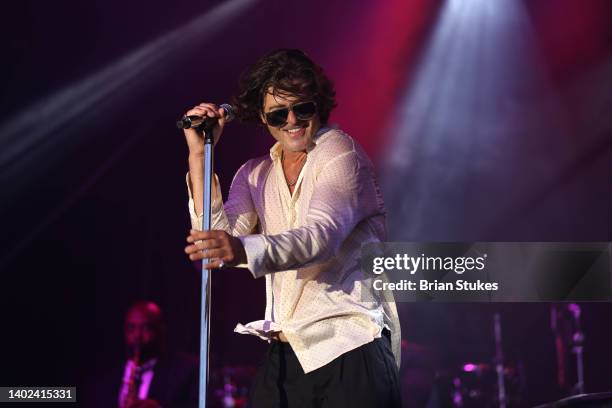 Robin Thicke performs live onstage during Célébrez En Rosé - Washington, D.C. At The Plateau at National Harbor on June 11, 2022 in Oxon Hill,...