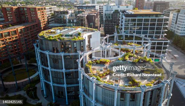 gasholder park - umweltschutz stock-fotos und bilder