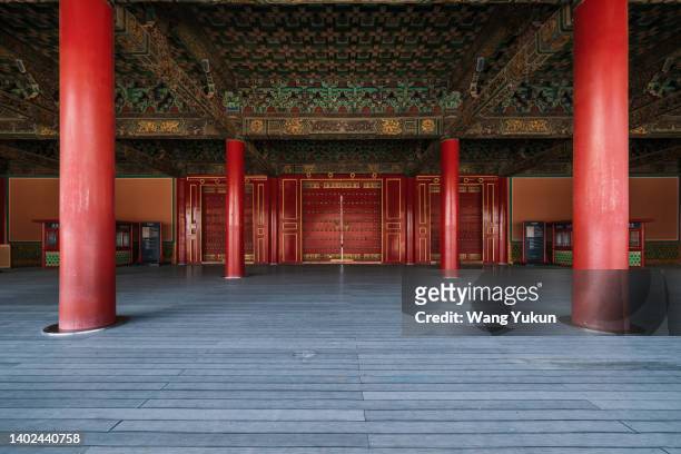 the gate of the forbidden city palace - palast innen stock-fotos und bilder