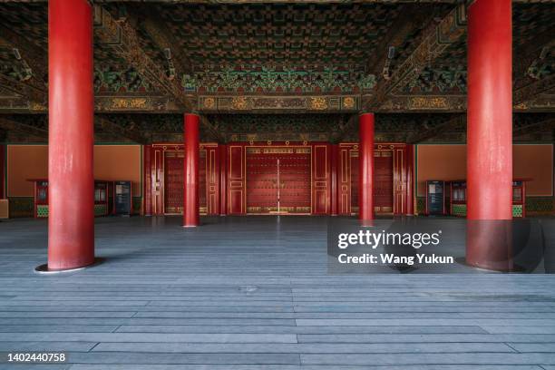 the gate of the forbidden city palace - palace interior stockfoto's en -beelden