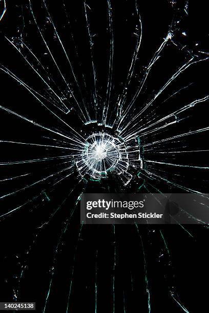 shattered glass - vetro rotto foto e immagini stock