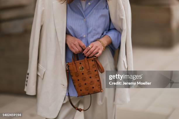 Elise Seitz seen wearing a blue/white striped shirt blouse from Soho Studios, a creme wide leg pants from Cos, a creme oversize blazer from Soho...