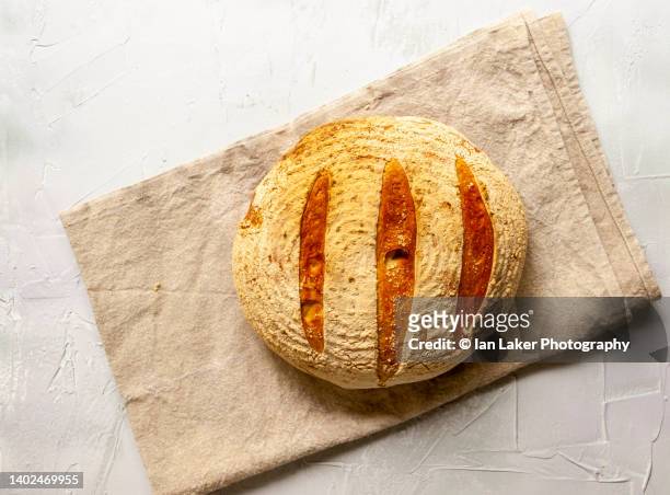 littlebourne, kent, england, uk. 7 june 2022. freshly baked bread. - pain boule photos et images de collection