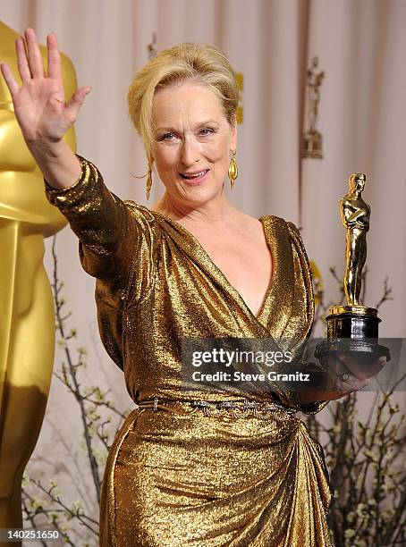 Meryl Streep pose at the 84th Annual Academy Awards at Grauman's Chinese Theatre on February 26, 2012 in Hollywood, California.