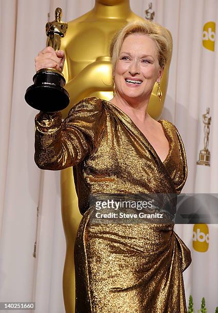 Meryl Streep pose at the 84th Annual Academy Awards at Grauman's Chinese Theatre on February 26, 2012 in Hollywood, California.