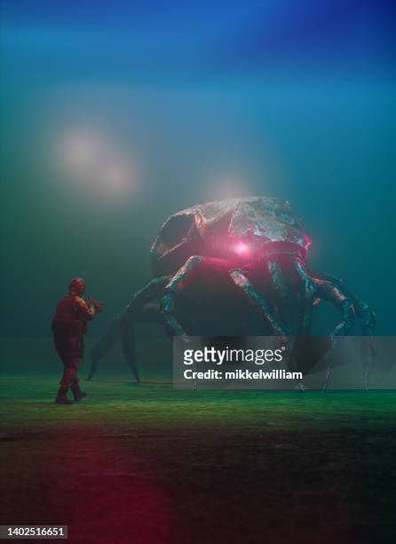 le soldat s’approche d’un extraterrestre ou d’un étrange insecte géant au milieu de la nuit - professional occupation photos et images de collection
