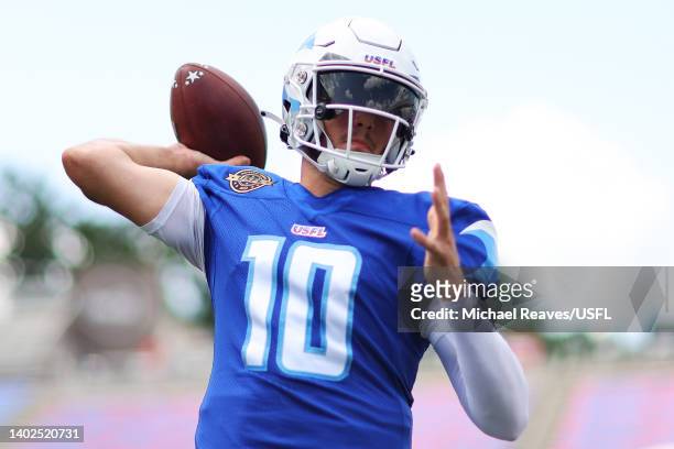 Kyle Sloter of the New Orleans Breakers warms up before the game against the Tampa Bay Bandits at Protective Stadium on June 12, 2022 in Birmingham,...