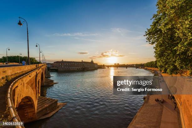 panoramic of the garonne river in toulouse at sunset - garonne stock pictures, royalty-free photos & images