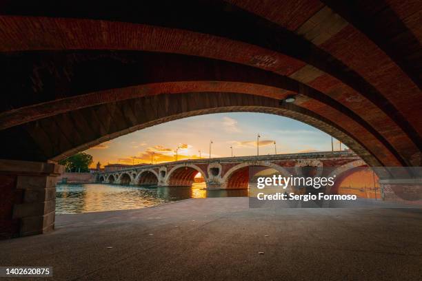 le pont-neuf, toulouse, france - pont neuf stock-fotos und bilder