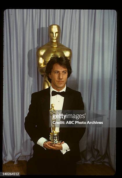 Backstage Coverage - Airdate: April 14, 1980. DUSTIN HOFFMAN WITH BEST ACTOR OSCAR