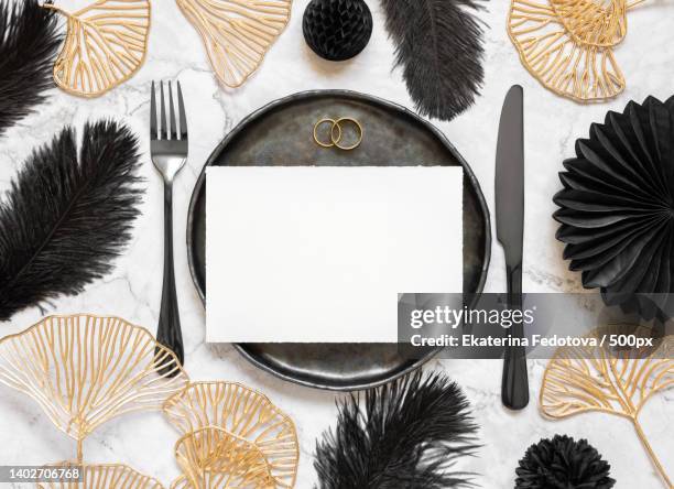 black and golden wedding table setting with a blank card and rings top view,mockup - wedding table setting imagens e fotografias de stock