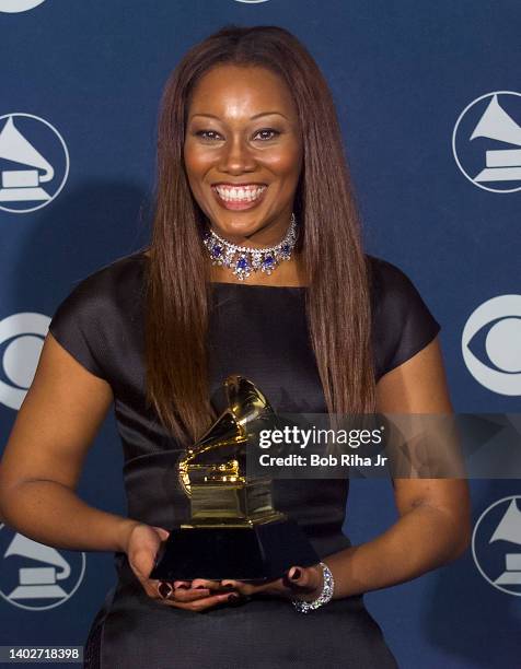 Winner Yolanda Adams for Contemporary Soul Gospel Album backstage at the 42nd Annual Grammy Awards, February 23, 2000 in Los Angeles, California.