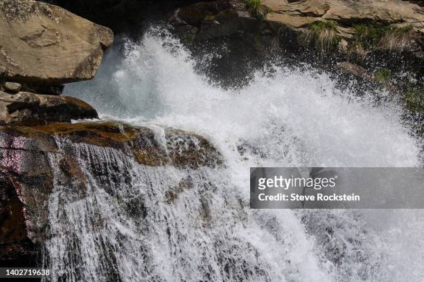 stuibenfall waterfall in pitztal, austria - quelle stock-fotos und bilder