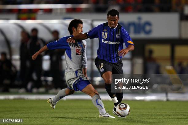 Ze Carlos of Gamba Osaka takes on Naoya Tamura of Vegalta Sendai during the J.League J1 match between Gamba Osaka and Vegalta Sendai at Expo '70...