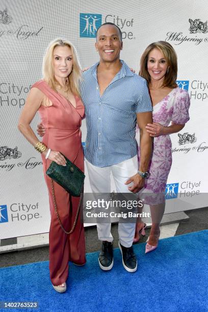 Ramona Singer, Mike Woods and Rosanna Scotto attend the City of Hope East End Chapter Spirit of Life Awards on June 13, 2022 in New York City.