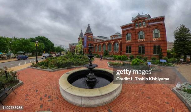 the arts and industries building in washington, dc - smithsonian institute stockfoto's en -beelden