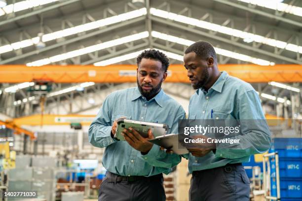 senior productions engineers discuss and train about the performance of overall productivity in the factory. they discuss about work for increase and implement a system at the production line in the factory. - customer intelligence stock pictures, royalty-free photos & images