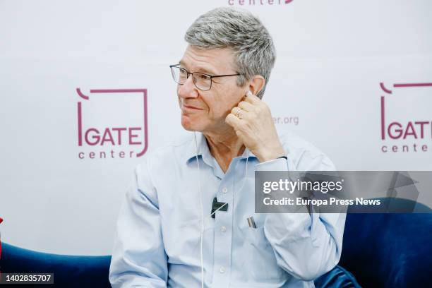 The UN advisor for the Sustainable Development Goals , Jeffrey Sachs, participates in a meeting moderated by the former Prime Minister, Jose Luis...