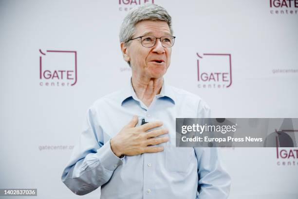 The UN advisor for the Sustainable Development Goals , Jeffrey Sachs, participates in a meeting moderated by the former Prime Minister, Jose Luis...