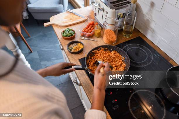 ほぼ食べる準備ができました! - lentil ストックフォトと画像