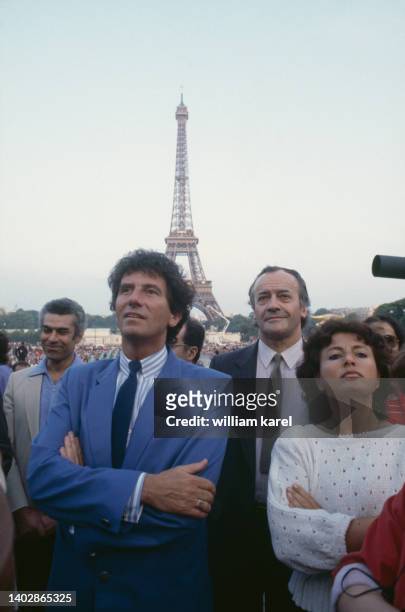 Le ministre de la Culture Jack Lang accompagnée de Jack Ralite à la fête de la musique le 21 juin 1984 à Paris.