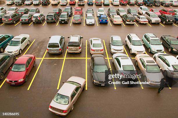 parking lot full with cars - parkeerterrein stockfoto's en -beelden