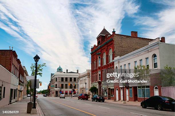 small town main street - cambridge massachusetts foto e immagini stock