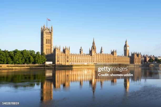 houses of parliament - london - city of westminster stock-fotos und bilder