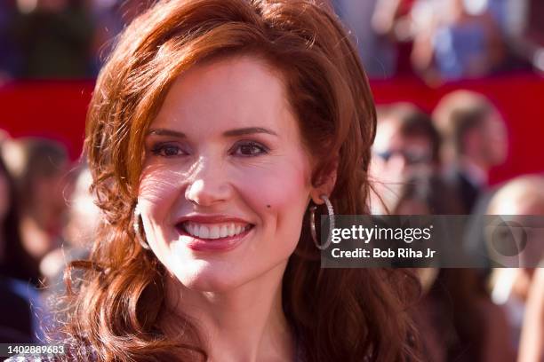 Geena Davis arrives at the 52nd Emmy Awards Show at the Shrine Auditorium, September 10, 2000 in Los Angeles, California.