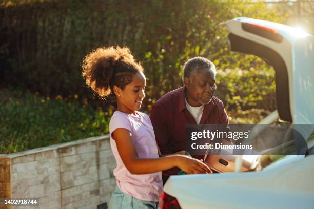 Grandfather Loading 317 Grandpa Packing Stock Photos, High-Res Pictures, and Images - Getty ...
